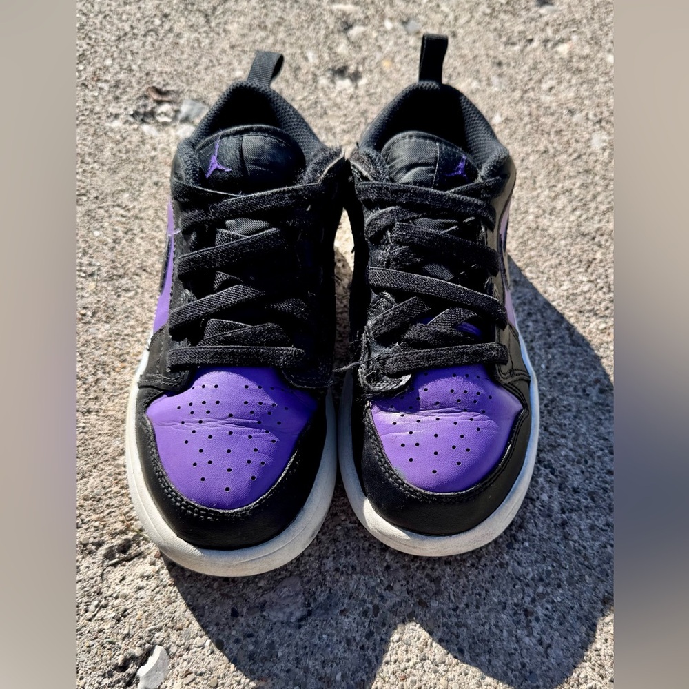 Nike Air Jordan 1 Low alt. Velcro strap GS size 3Y “Purple Venom”